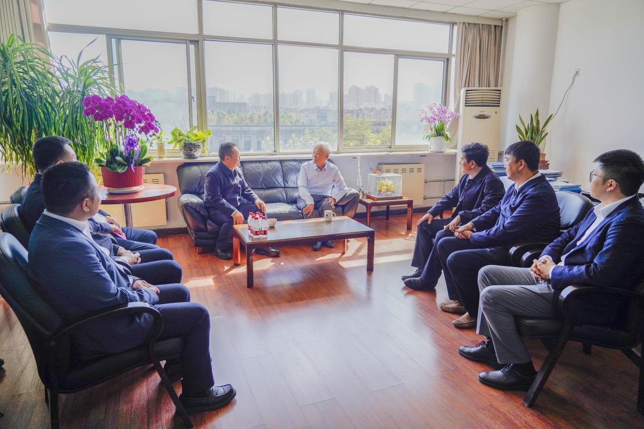 【庆祝新中国成立75周年】大连市委副书记、市长陈绍旺来校看望慰问程耿东院士