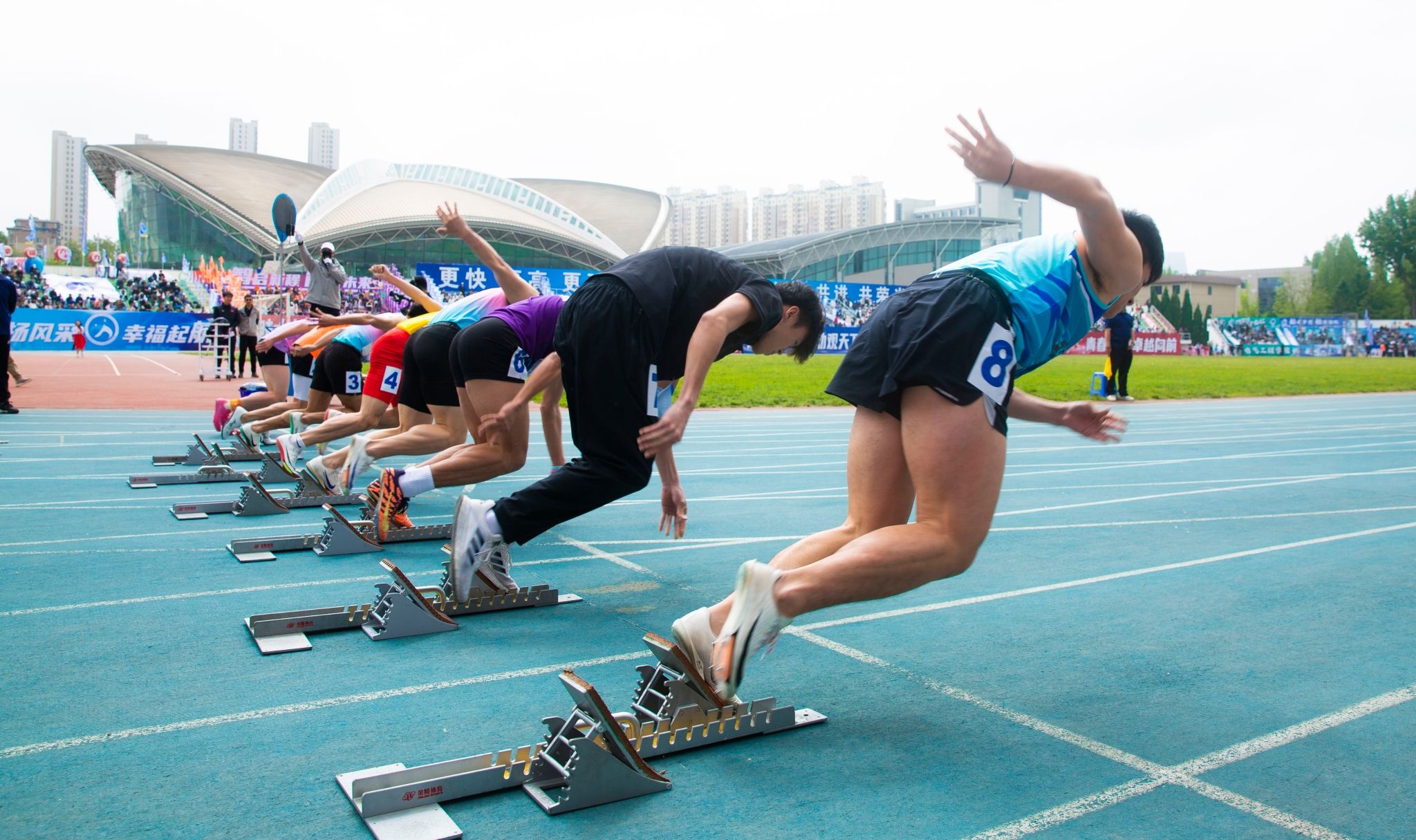 学校举办2025年“刘长春杯”田径运动会