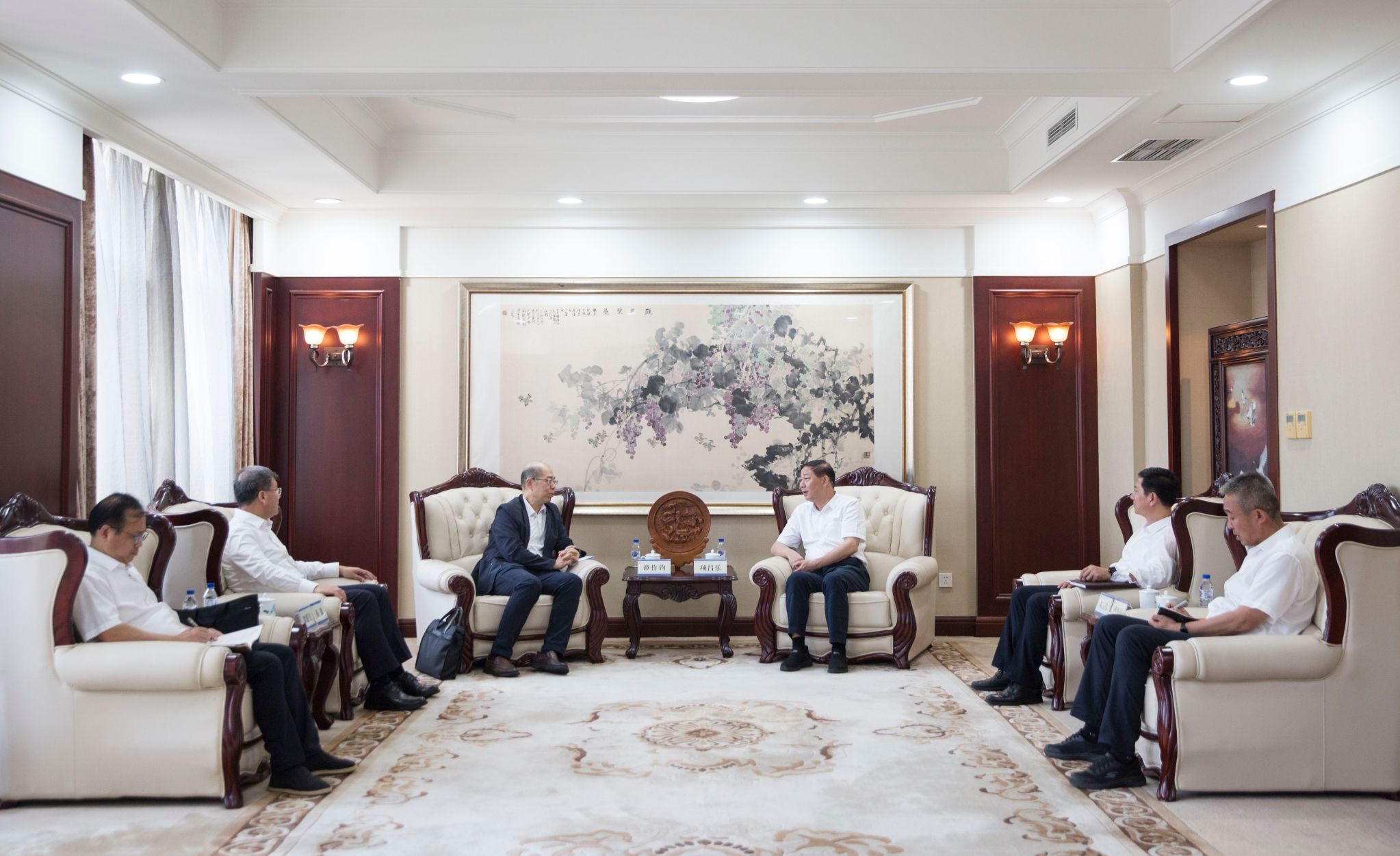 国务院国资委党委委员、副主任谭作钧一行来校调研