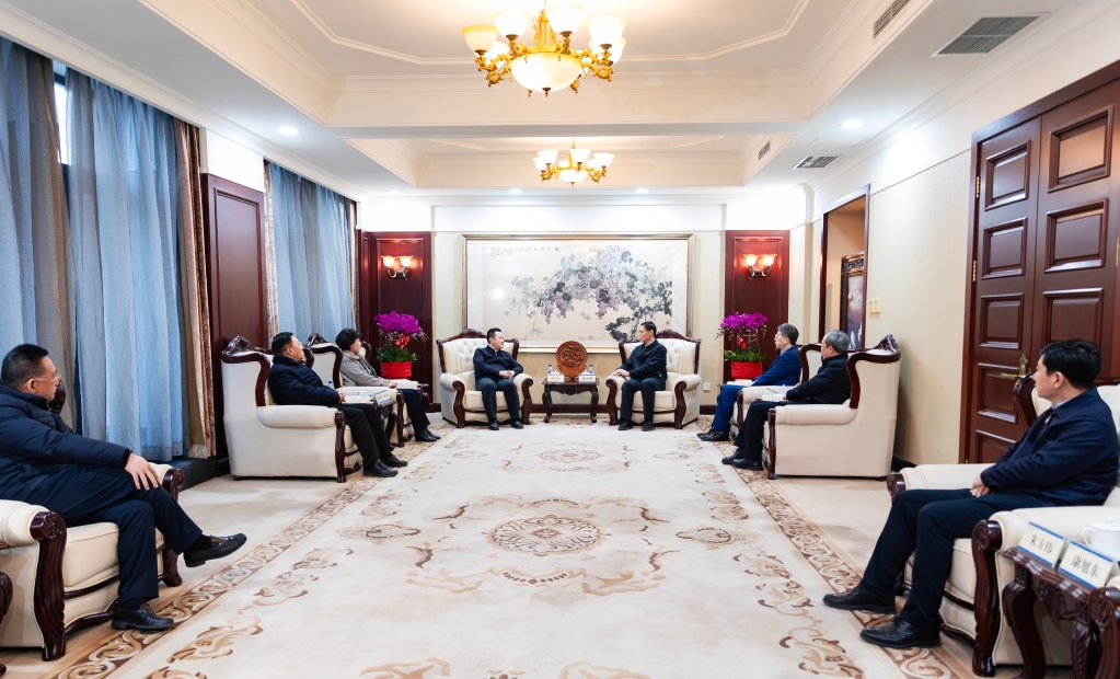 大连市委副书记、市长陈绍旺来校走访慰问全国道德模范、院士代表