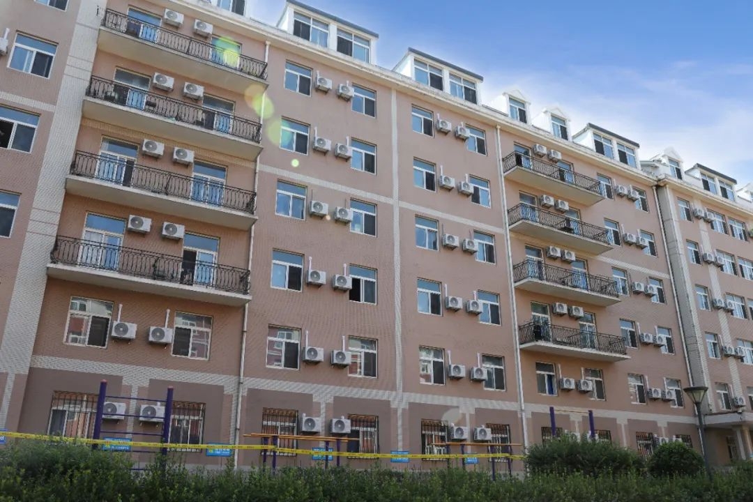 【卓越发展】学生公寓首批近万台空调安装完毕