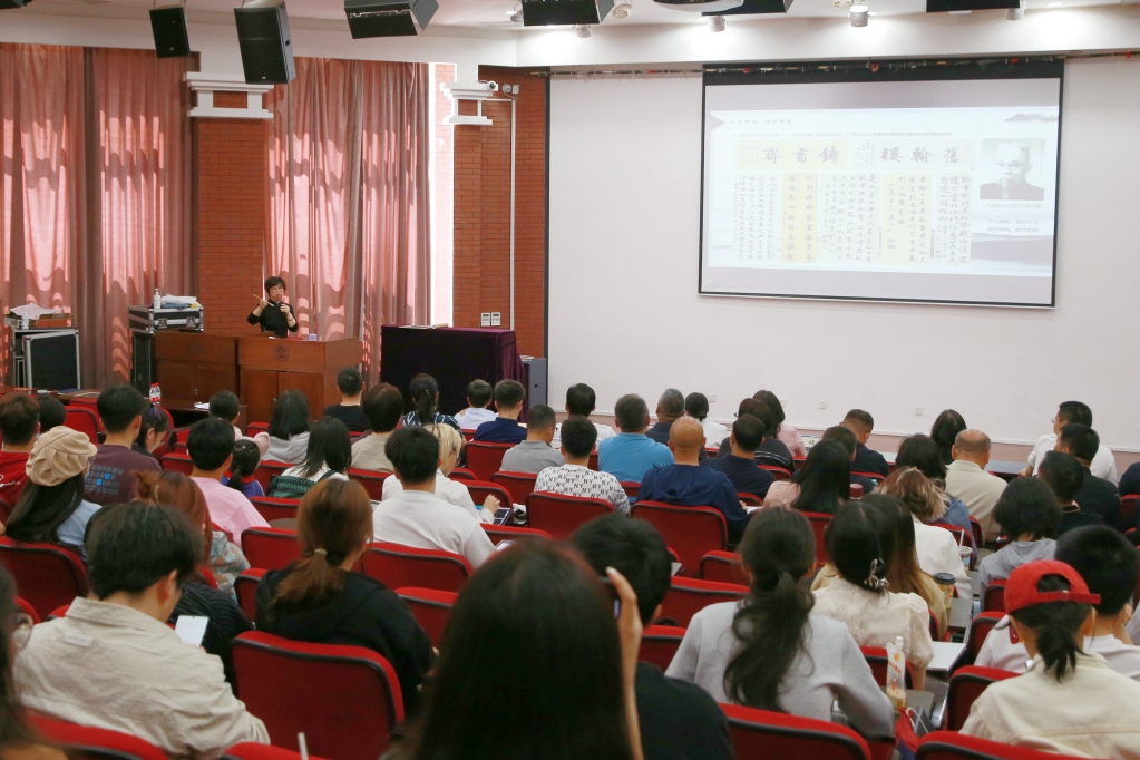【校园文化节】“文苑”第74期：“丹青为伴·诗书传家”书法精要和传承讲座举办