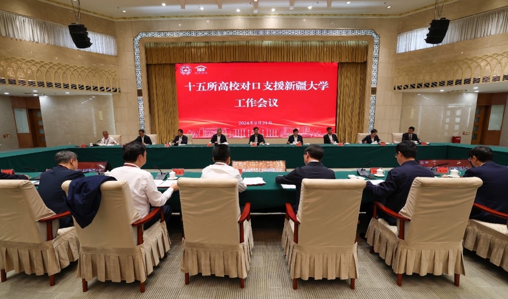 贾振元校长应邀参加新疆大学办学100周年庆祝大会和对口支援工作会议