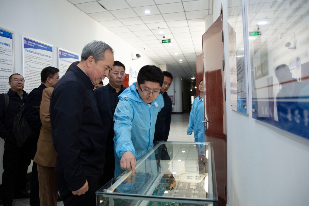 【卓越发展】贾振元校长与开发区校区师生座谈 调研推动校区改革发展