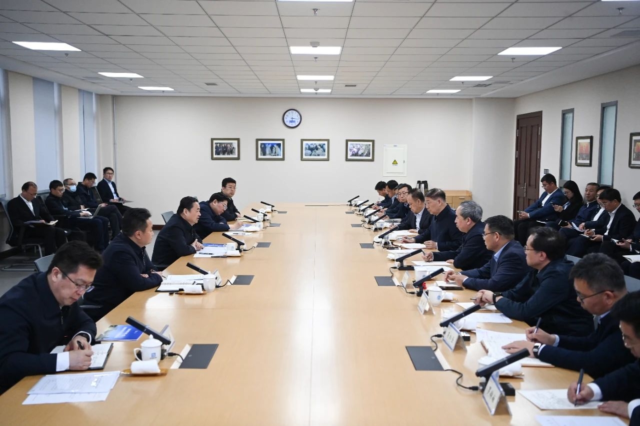 辽宁省委书记、省人大常委会主任郝鹏来校调研