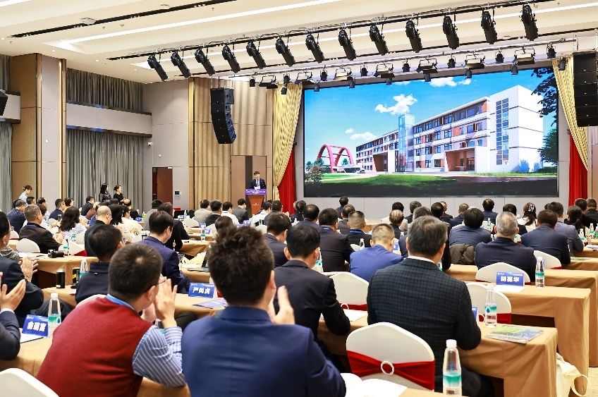 凝心聚力共发展 龙行龘龘向未来