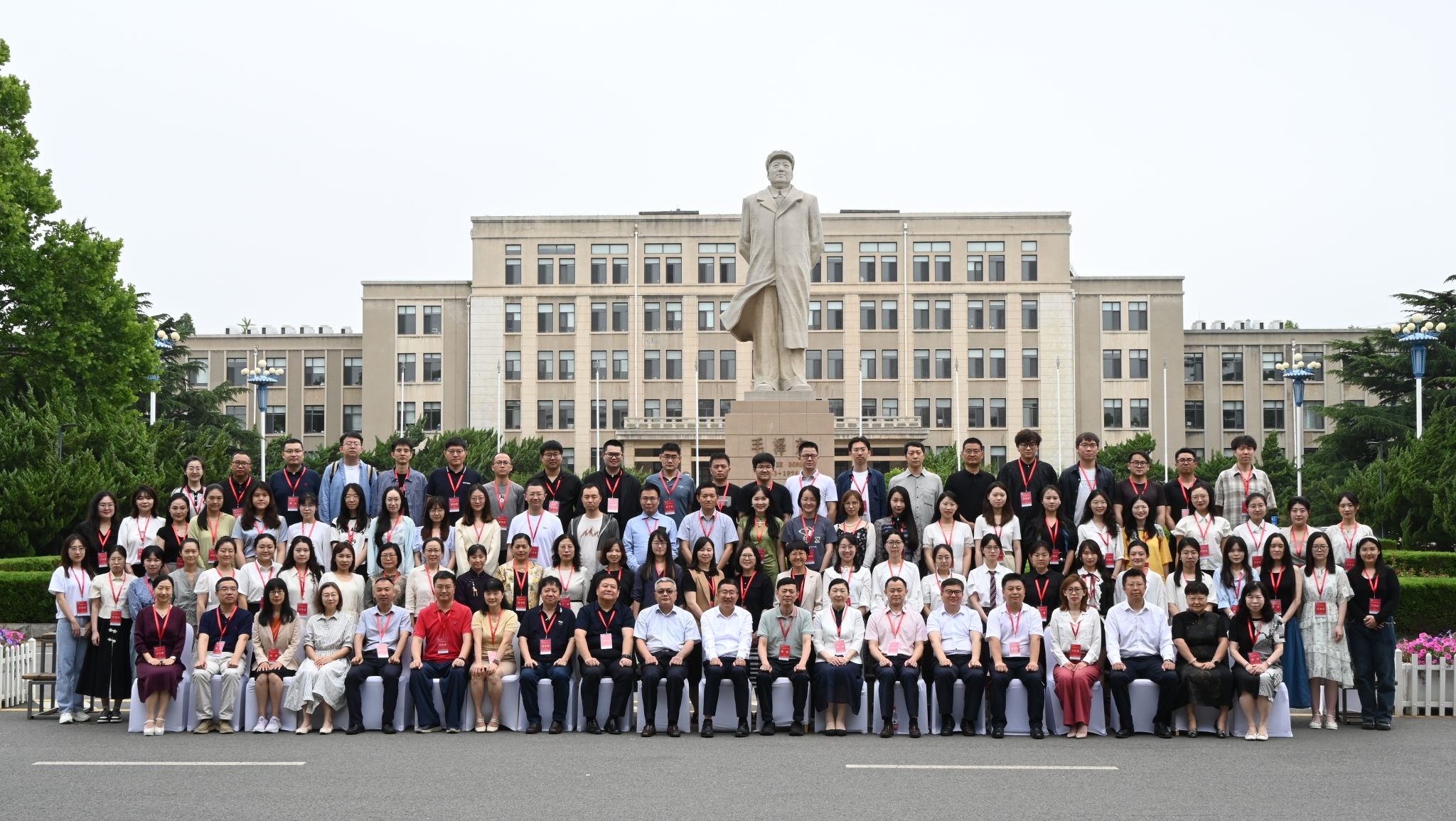 首届全国文艺伦理学研讨会在我校召开