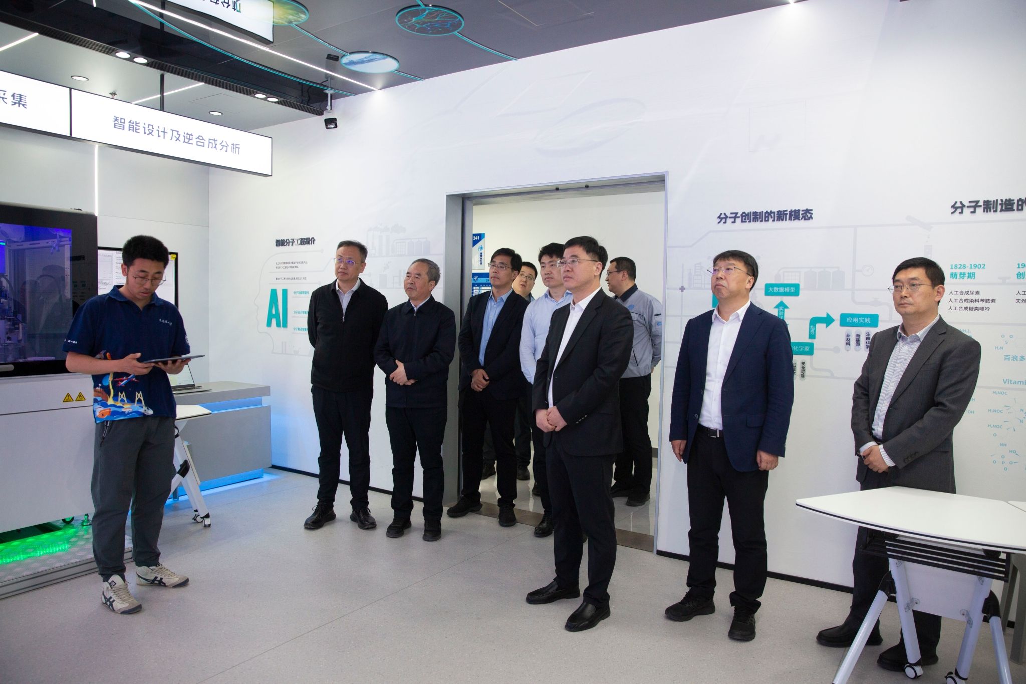 教育部学位管理与研究生教育司司长吴刚一行来校调研